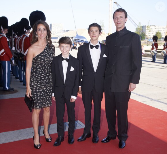 Le prince Joachim de Danemark et la princesse Marie avec les princes Nikolai et Felix lors d'un concert à l'occasion des 80 ans du prince Henrik à Copenhague le 1er juin 2014.