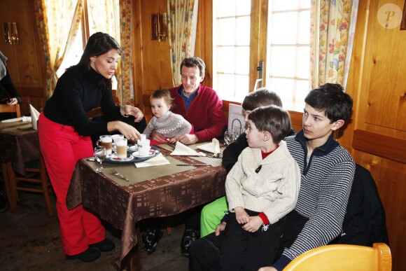 Joachim et Marie de Danemark en famille aux sports d'hiver avec Nikolai, Felix, Henrik et Athena, le 13 février 2014 à Villars-sur-Ollon.