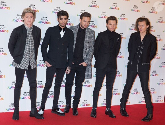 Le groupe One Direction (Niall Horan, Zayn Malik, Liam Payne, Louis Tomlinson, Harry Styles) - Soirée des "BBC Music Awards" à Londres, le 11 décembre 2014.