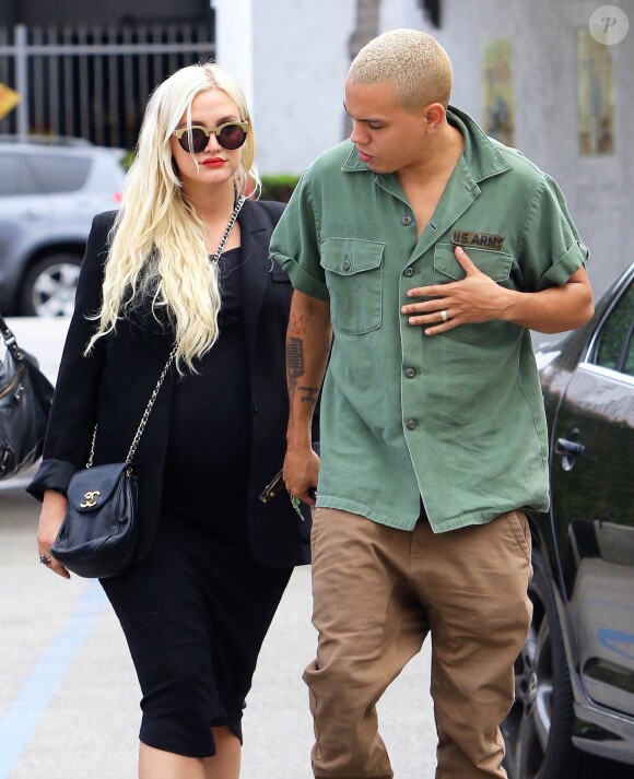 Ashlee Simpson, enceinte, et son mari Evan Ross son allés déjeuner au restaurant "Casa Vega" à Studio City, le 22 mai 2015