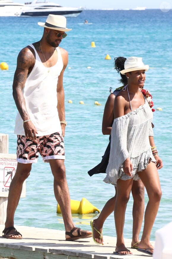 Tyson Chandler, des Phoenix Suns, avec son épouse Kimberly et leurs amis a Club 55 de Saint-Tropez, le 30 juillet 2015