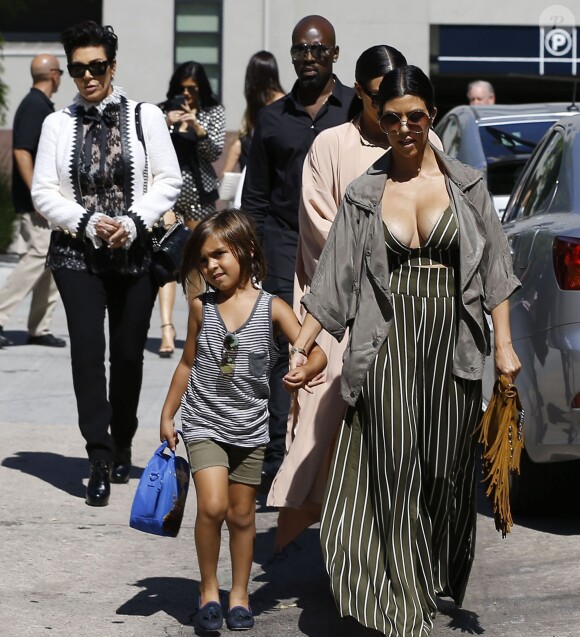 Le clan Kardashian (Kim Kardashian enceinte, Kourtney Kardashian et son fils Mason Disick, Kendall et Kylie Jenner, Kris Jenner et son compagnon Corey Gamble) va voir "The Phantom of the Opera" au Pantages Theatre à Hollywood, le 26 juillet 2015