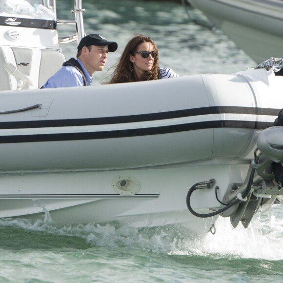 Kate Middleton, duchesse de Cambridge, à Auckland le 11 avril 2014 lors d'une course nautique dans le cadre de sa tournée officielle en Nouvelle-Zélande avec le prince William.