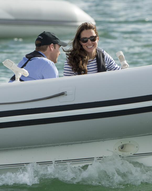 Kate Middleton, duchesse de Cambridge, à Auckland le 11 avril 2014 lors d'une course nautique dans le cadre de sa tournée officielle en Nouvelle-Zélande avec le prince William.