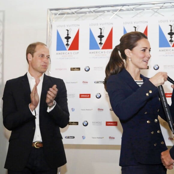 Kate Middleton et le prince William lors de la remise des prix de l'America's Cup World Series à Portsmouth le 26 juillet 2015