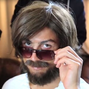 Déguisé, Cristiano Ronaldo va faire une surprise à un jeune garçon en plein centre de Madrid - 2015