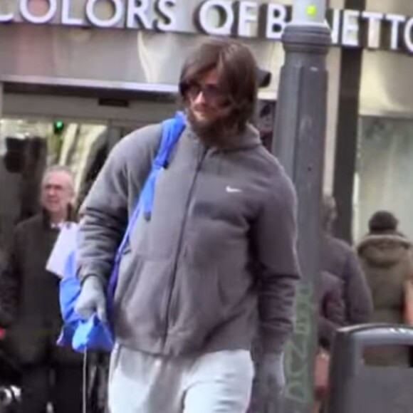 Déguisé, Cristiano Ronaldo surprend un jeune garçon en plein centre de Madrid - 2015