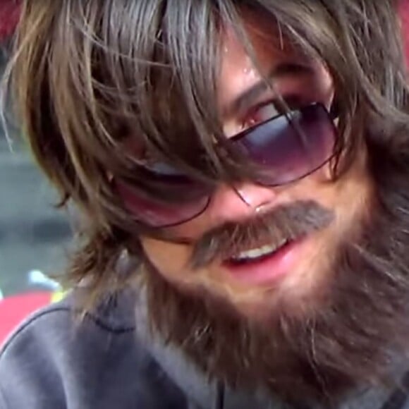 Déguisé, Cristiano Ronaldo fait une surprise à un garçon en plein centre de Madrid - 2015