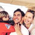 Karolina Kurkova, son mari Archie Drury et leur fils Tobin lors d'une sortie en famille en août 2015
