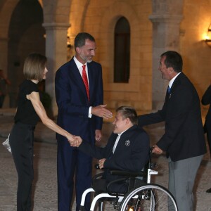 Letizia et Felipe VI d'Espagne, en compagnie de la reine Sofia, accueillaient près de 400 invités mercredi 5 août 2015 au palais royal de la Almudaina, à Palma de Majorque, pour la grande réception officielle célébrant les liens entre la Maison royale et la population de l'île.