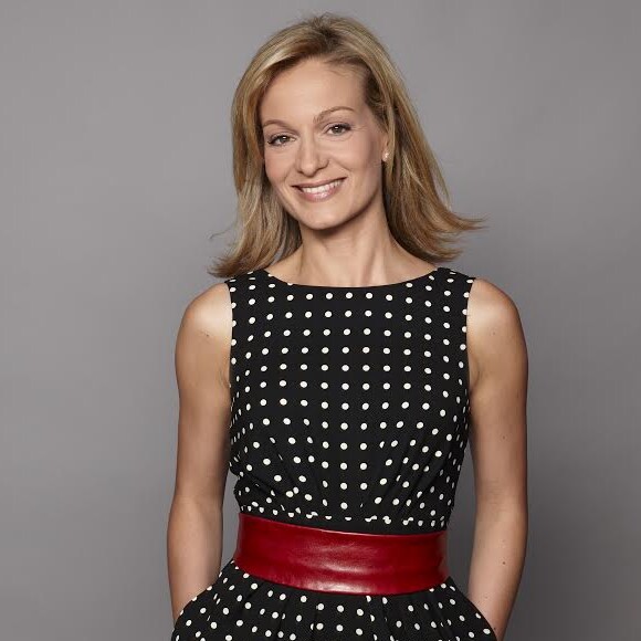 Audrey Crespo-Mara, aux commandes des JT de TF1 en l'absence de Claire Chazal et d'Anne-Claire Coudray, à partir du vendredi 17 juillet 2015.