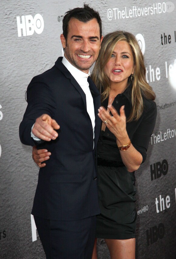 Justin Theroux et sa fiancée Jennifer Aniston - Première du film "The Leftovers" au NYU Skirball Center à New York le 23 juin 2014.