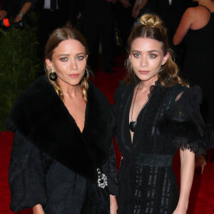 Mary-Kate Olsen et sa soeur Ashley Olsen - Soirée Costume Institute Gala 2015 (Met Ball) au Metropolitan Museum, à New York. Le 4 mai 2015