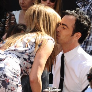 Jennifer Aniston et Justin Theroux à Los Angeles, le 22 février 2012.