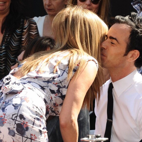 Jennifer Aniston et Justin Theroux à Los Angeles, le 22 février 2012.