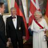David Cameron et la reine Elizabeth II à Berlin, à l'occasion du dîner d'Etat donné par le président allemand Joachim Gauck le 24 juin 2015