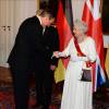 David Cameron et la reine Elizabeth II à Berlin, à l'occasion du dîner d'Etat donné par le président allemand Joachim Gauck le 24 juin 2015
