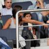 Sara Carbonero et son fils Martin à Porto le 8 août 2015 devant le match d'Iker Casillas. 