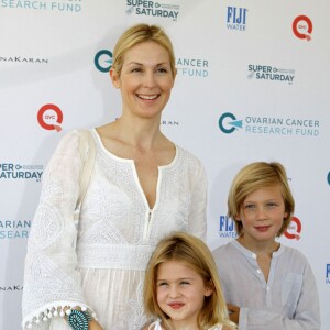 Malgré la perte définitive de la garde de ses enfants, qu'elle a pour tout l'été en vacances, l'actrice Kelly Rutherford, son fils Hermes et sa fille Helena ont assisté à l'oeuvre caritative "Ovarian Cancer Research Fund's Super Saturday" à Water Mill. Le 25 juillet 2015 