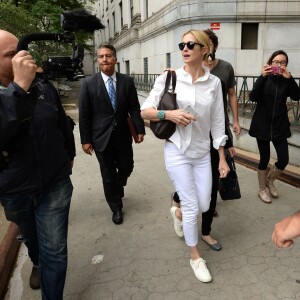 Kelly Rutherford, accompagnée de sa mère Ann Edwards, s'est rendue au tribunal de Manhattan à New York, où elle était convoquée pour enlèvement d'enfants. Le juge lui a ordonné de renvoyer ses enfants à leur père à Monaco. L'actrice ayant perdu la garde de ses enfants. Le 11 août 2015