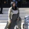 Kim Kardashian, enceinte, quitte le centre commercial Barneys New York à Beverly Hills, le 10 août 2015.