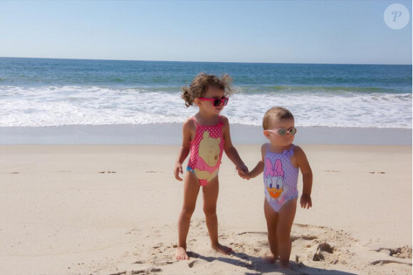 Liva et Mila, les filles d'Arnaud Lagardère et Jade Foret, en vacances à Southampton, dans l'état de New-York aux Etats-Unis, en août 2015.