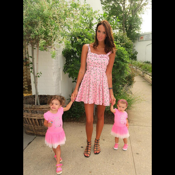 Jade Foret et ses deux filles, en vacances à Southampton, dans l'état de New-York aux Etats-Unis, en août 2015.