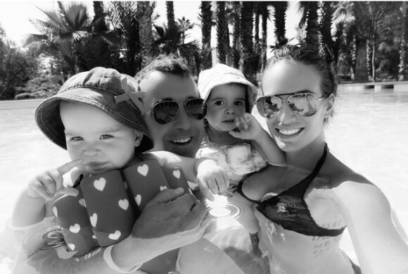 Arnaud Lagardère, Jade Foret et leurs deux filles Liva et Mila, en vacances à Southampton, dans l'état de New-York aux Etats-Unis, en août 2015.