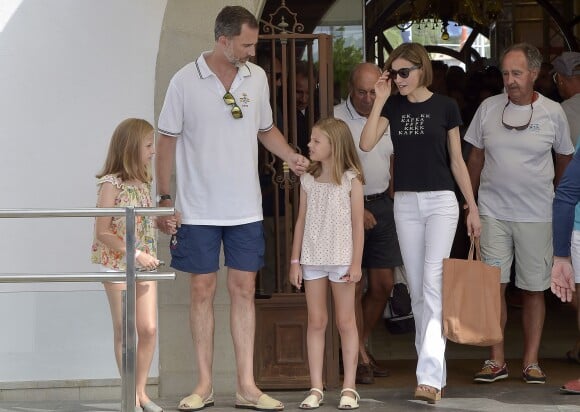 Le roi Felipe VI d'Espagne, la reine Letizia et leurs filles, la princesse Leonor et l'infante Sofia à Palma de Majorque. Le 8 août 2015.