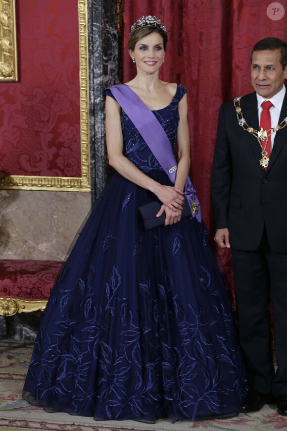 La reine Letizia d'Espagne au dîner de gala en l'honneur du président du Pérou au palais royal à Madrid. Le 7 juillet 2015.