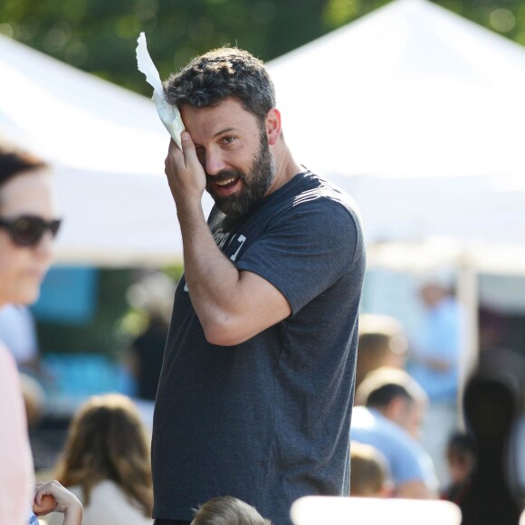 Ben Affleck emmène ses enfants Samuel et Seraphina se promener au "farmer's market" à Atlanta le 8 aout 2015.