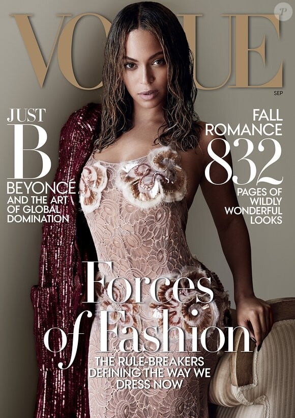 Beyoncé, habillée d'un manteau et d'une robe Marc Jacobs (collection automne-hiver 2015-2016) et photographiée par Mario Testino en couverture du magazine Vogue. Numéro de septembre 2015.