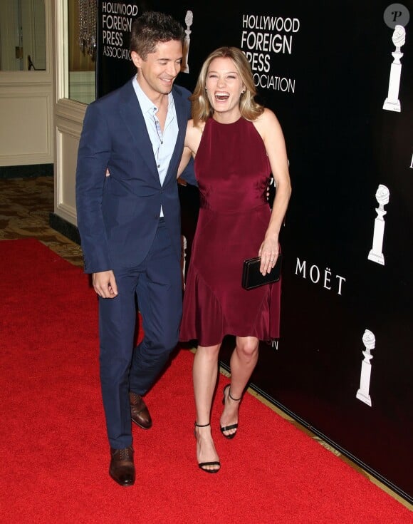 Topher Grace et sa fiancée Ashley Hinshaw à la soirée annuelle "Hollywood Foreign Press Association Grants Banquet" à Beverly Hills, le 13 août 2015.