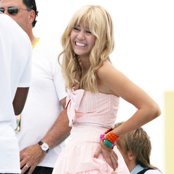 Miley Cyrus à Santa Monica sur le tournage de la série Hannah Montana, le 16 juillet 2008  