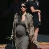 Exclusif - Kim Kardashian, enceinte, quitte une fête d'anniversaire avec sa fille North. Beverly Hills, le 15 août 2015.