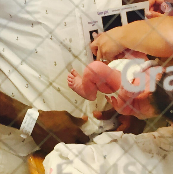 Le papa Yotuel Romeo a posté ce cliché sur le réseau social Instagram, visiblement à la clinique avec son bébé