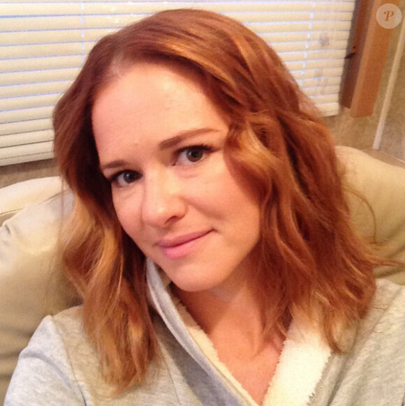 Sarah Drew, qui incarne le personnage d'April, sur le tournage de la saison 12 de Grey's Anatomy.