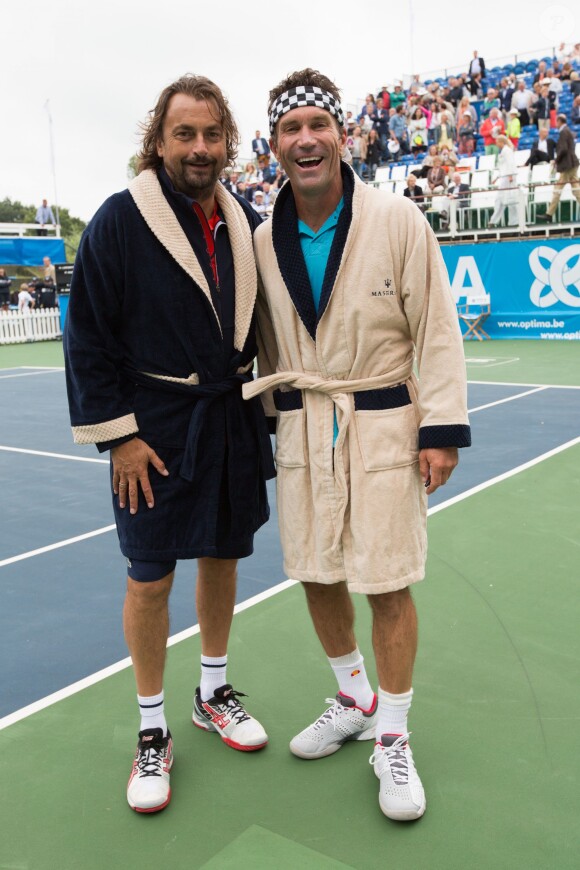 Henri Leconte et Pat Cash lors de la sixième édition de l'Optima Open à Knokke en Belgique, le 15 août 2015. 