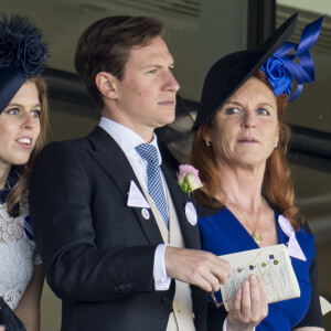 La princesse Beatrice d'York avec son compagnon Dave Clark et sa mère Sarah Ferguson à Ascot le 19 juin 2015
