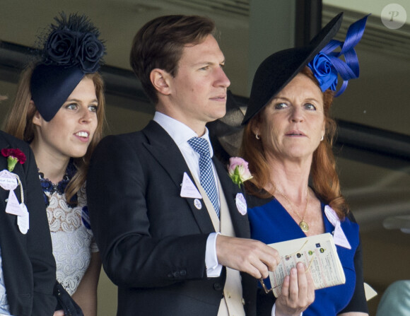 La princesse Beatrice d'York avec son compagnon Dave Clark et sa mère Sarah Ferguson à Ascot le 19 juin 2015