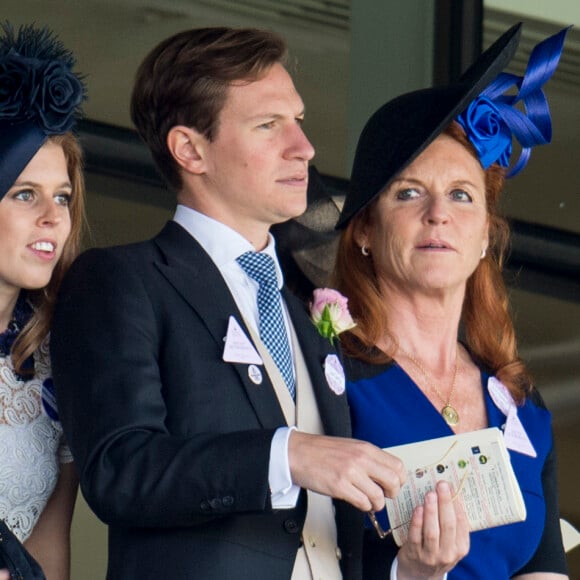 La princesse Beatrice d'York avec son compagnon Dave Clark et sa mère Sarah Ferguson à Ascot le 19 juin 2015