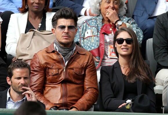 Vincent Niclo et une amie - People dans les tribunes des Internationaux de France de tennis de Roland Garros à Paris. Le 28 mai 2015 