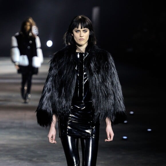Philipp Plein a créé des looks all black chics et modernes pour son défilé prêt-à-porter collection automne-hiver, à Milan le 25 février 2015