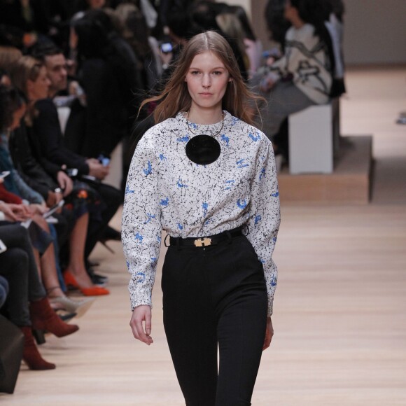 Défilé de mode Carven collection Automne-Hiver 2015-2016 lors de la fashion week à Paris, le 5 mars 2015.
