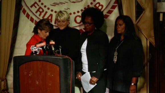 Charlotte Fox et ''Elizabeth'', deux victimes présumées de Bill Cosby, ont raconté en août 2015 lors d'une conférence de presse les viols qu'elles disent avoir subi.
