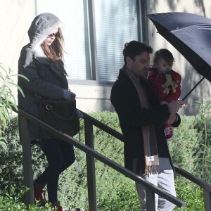 Exclusif - Megan Fox (enceinte) et son mari Brian Austin Green emmenent leur fils Noah dejeuner au restaurant "Beverly Glen Plaza" a Beverly Glen, le 7 decembre 2013 