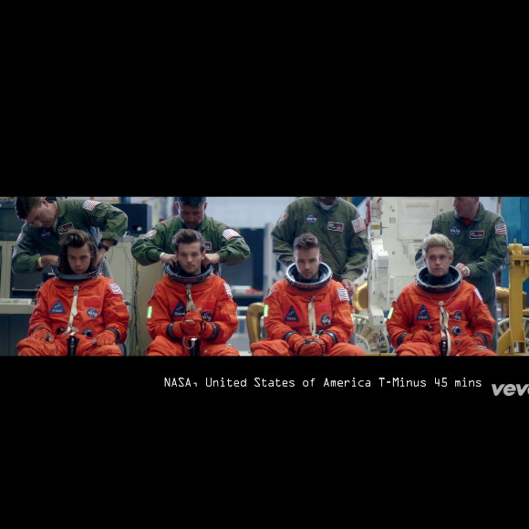 One Direction dévoile le clip de son nouveau single Drag Me Down sur Youtube.