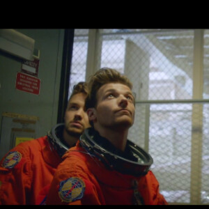 One Direction dévoile le clip de son nouveau single Drag Me Down sur Youtube.