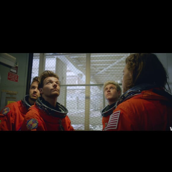 One Direction dévoile le clip de son nouveau single Drag Me Down sur Youtube.