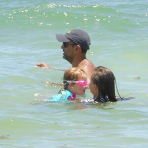 Exclusif- Jessica Alba et son mari Cash Warren profitent de leurs vacances avec leurs filles Honor et Haven à Cancun, Mexico, le 14 août 2015.